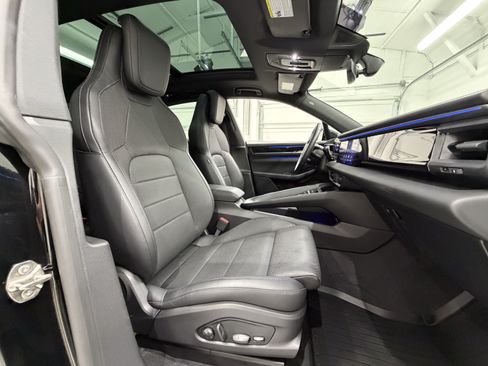 Certified 2025 Porsche Macan Electric RWD image 23