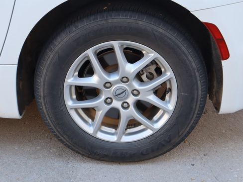 Used 2023 Chrysler Pacifica Touring-L FWD image 28