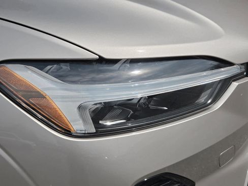 Used 2025 Volvo XC60 B5 Plus image 7