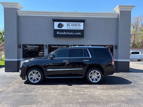 Used 2018 Cadillac Escalade Luxury w/ LPO, Radiant Package image 3