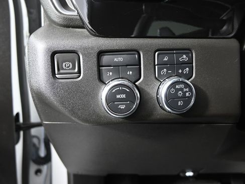 Used 2022 GMC Sierra 1500 SLT w/ SLT Convenience Package AWD/4WD image 24