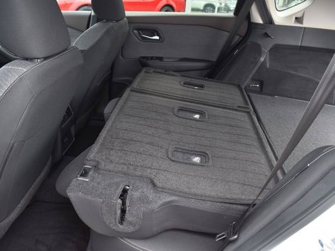 Used 2023 Nissan Rogue SV FWD image 47