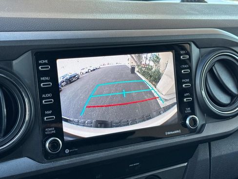 Used 2020 Toyota Tacoma TRD Off-Road w/ Technology Package AWD/4WD image 19