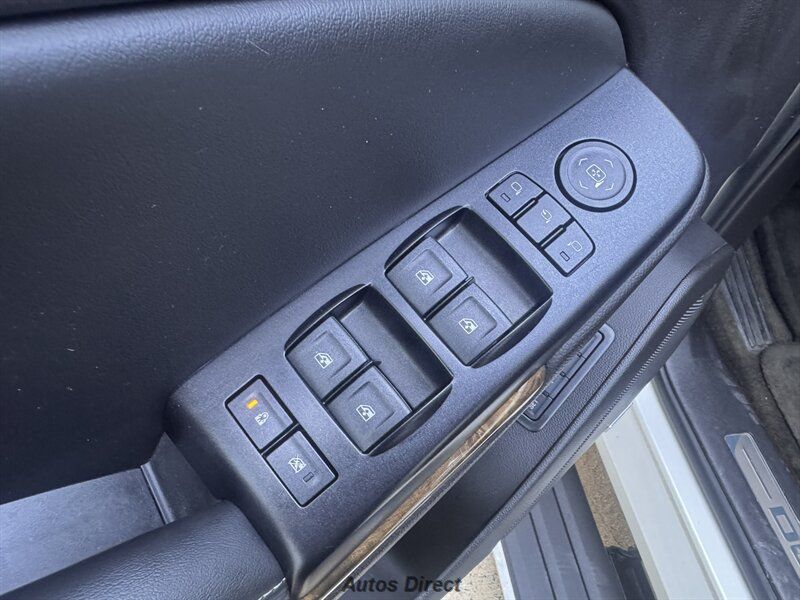 Used 2015 GMC Yukon 4x4 Denali w/ Premium Package w/ Premium Package image 22