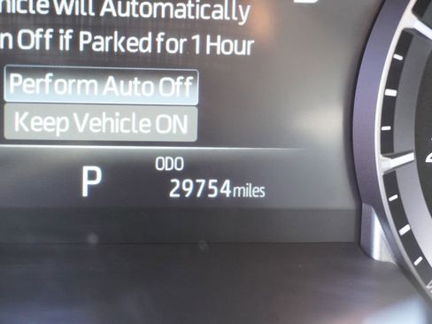 Certified 2024 Toyota Highlander XLE FWD image 25