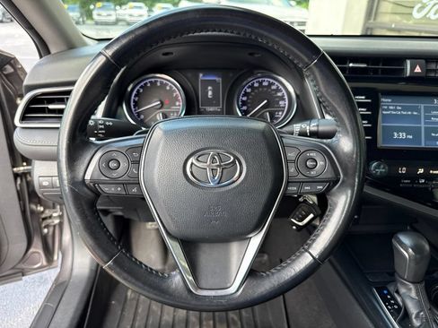 Used 2019 Toyota Camry SE FWD image 8