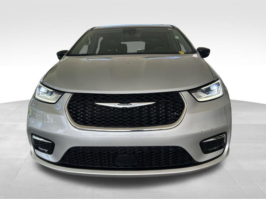 Used 2024 Chrysler Pacifica Touring-L FWD image 12
