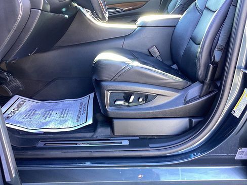 Used 2020 Cadillac Escalade 2WD image 10
