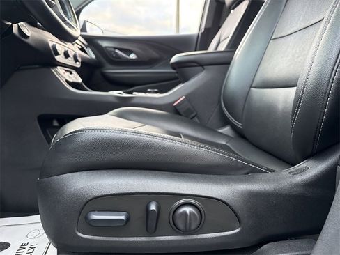 Used 2024 GMC Terrain SLT image 12