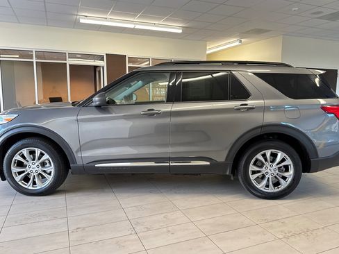 Used 2023 Ford Explorer XLT w/ Equipment Group 202A image 7