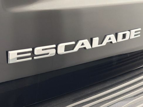 Used 2023 Cadillac Escalade Premium Luxury AWD/4WD image 10