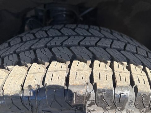 Used 2025 GMC Canyon Denali image 28