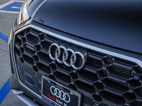 Used 2023 Audi Q5 e Premium w/ Convenience Package image 9