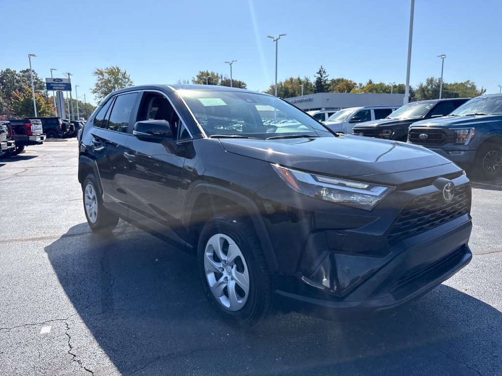 Used 2025 Toyota RAV4 LE AWD/4WD image 4