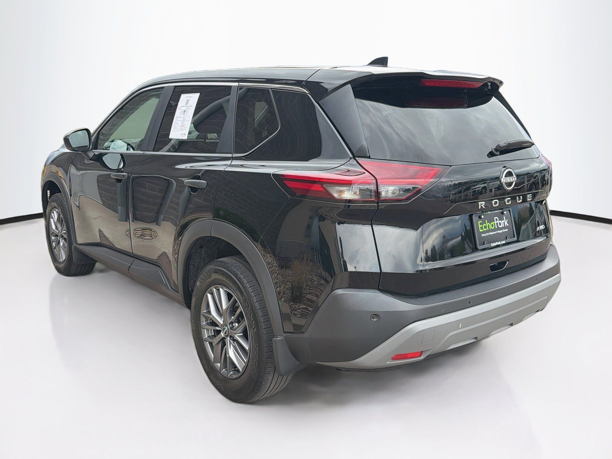 Used 2023 Nissan Rogue S AWD/4WD image 5
