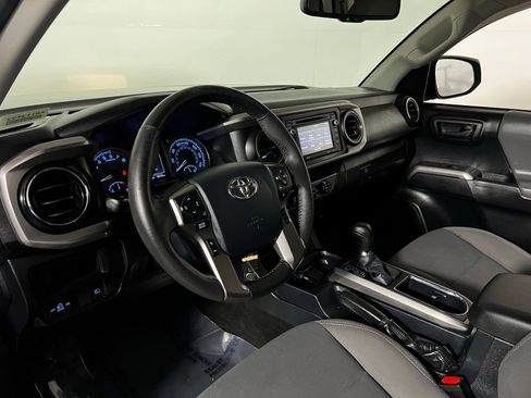 Used 2019 Toyota Tacoma SR5 RWD image 12