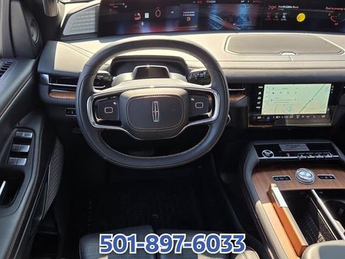 Certified 2025 Lincoln Navigator Black Label AWD/4WD image 11
