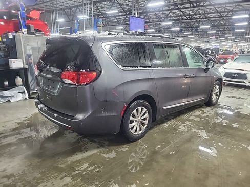Used 2017 Chrysler Pacifica Touring-L image 1