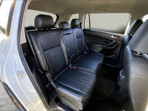 Used 2022 Volkswagen Tiguan SE image 17