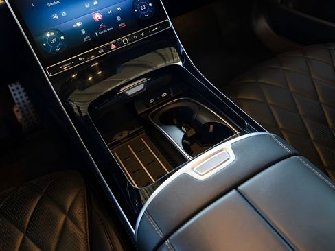 Used 2022 Mercedes-Benz S 580 4MATIC Sedan w/ AMG Line Package image 31