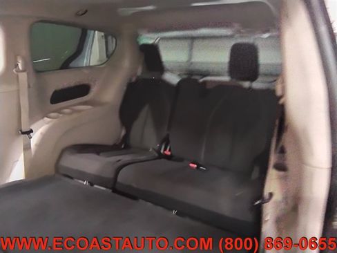 Used 2020 Chrysler Voyager L FWD image 14