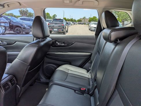 Used 2017 Nissan Rogue SL w/ SL Premium Package FWD image 15