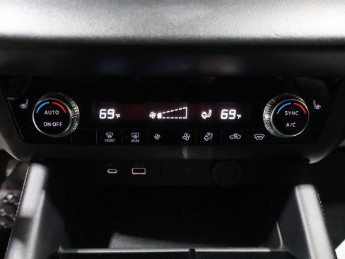 Used 2024 Mitsubishi Outlander SE image 32