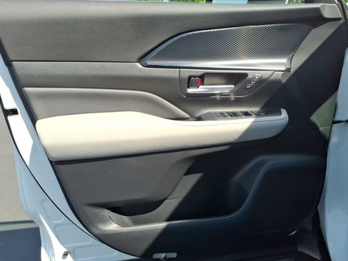 Used 2025 Toyota Grand Highlander AWD Hybrid image 10