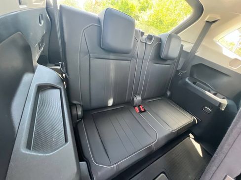 Used 2023 Volkswagen Tiguan SE FWD image 18