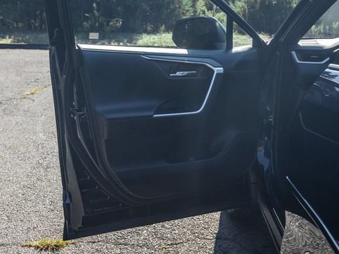 Used 2020 Toyota RAV4 XSE w/ Carpet Mat Package AWD/4WD image 22