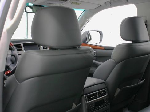 Used 2009 Lexus LX 570 4WD image 37