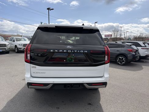 Used 2025 Ford Expedition Platinum AWD/4WD image 8