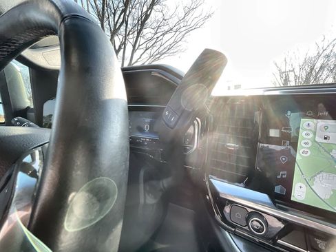 Used 2024 Chevrolet Silverado 2500 High Country w/ Technology Package image 16