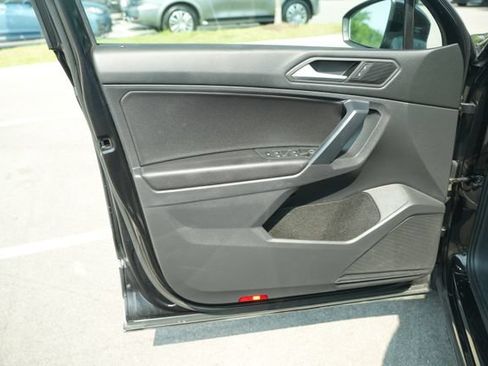 Used 2021 Volkswagen Tiguan SE AWD/4WD image 14