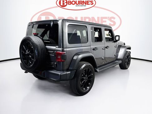 Used 2025 Jeep Wrangler Unlimited Sahara AWD/4WD image 9