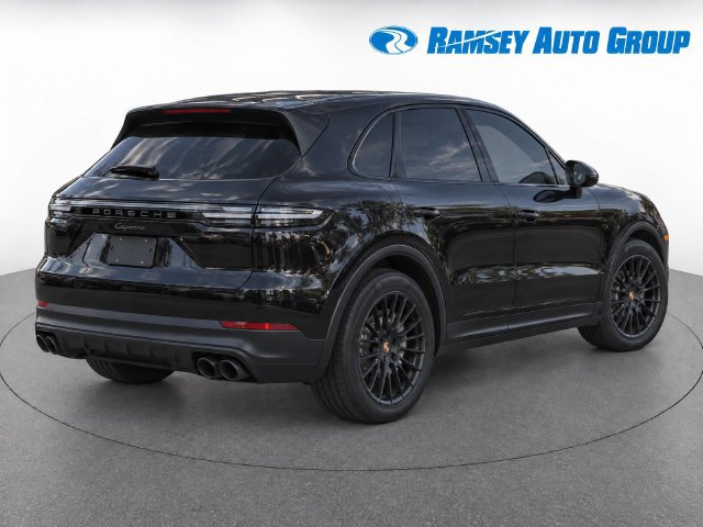 Used 2023 Porsche Cayenne AWD/4WD image 4