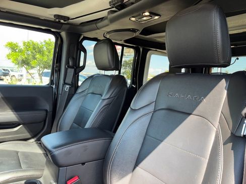 Used 2023 Jeep Wrangler Unlimited Sahara w/ Cold Weather Group AWD/4WD image 10