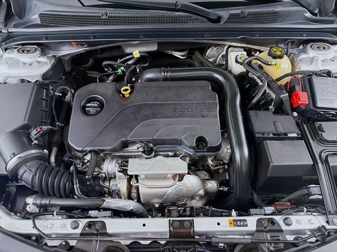 Used 2018 Chevrolet Malibu LT FWD image 28
