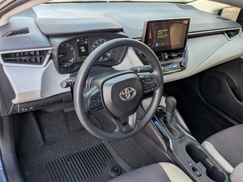 Used 2025 Toyota Corolla LE image 9