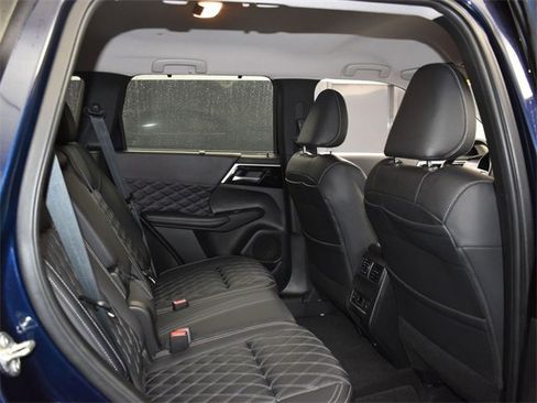 Used 2024 Mitsubishi Outlander SEL image 11