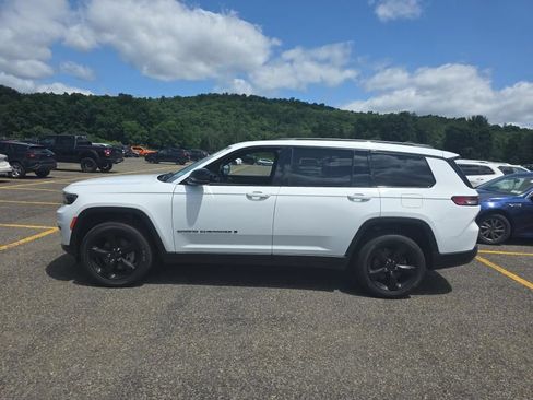 Used 2023 Jeep Grand Cherokee L Laredo AWD/4WD image 6