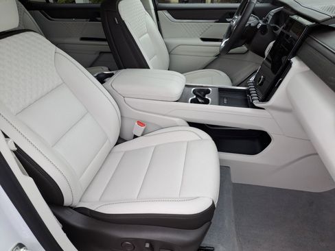 Used 2024 GMC Acadia Denali w/ Super Cruise Package FWD image 15