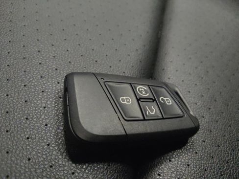 Used 2021 Volkswagen Atlas SE w/ Panoramic Sunroof Package FWD image 32