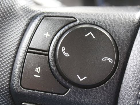 Used 2018 Toyota RAV4 LE FWD image 25