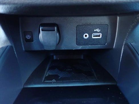 Used 2025 Nissan Versa SV FWD image 17