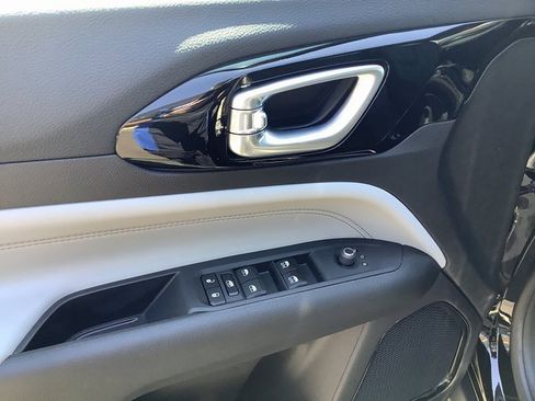 Used 2024 Jeep Compass Limited image 10