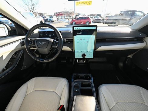 Certified 2025 Ford Mustang Mach-E Premium image 30