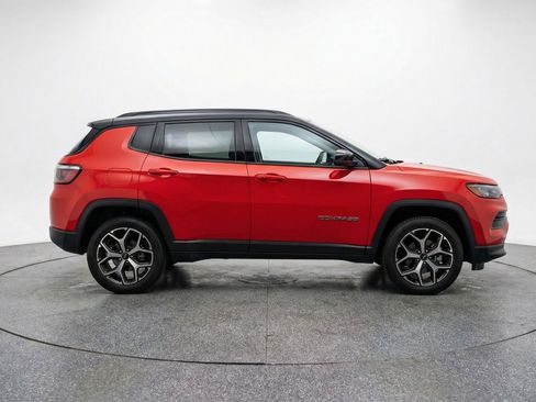 Used 2025 Jeep Compass Limited AWD/4WD image 11
