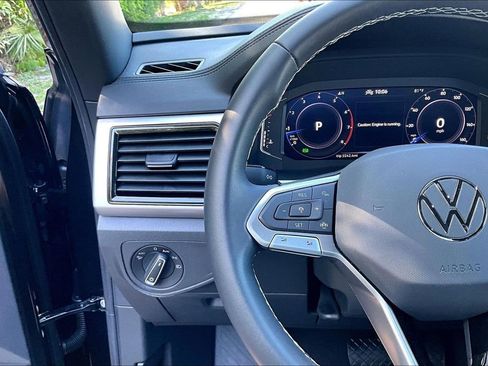 Certified 2023 Volkswagen Atlas Cross Sport SE FWD image 24