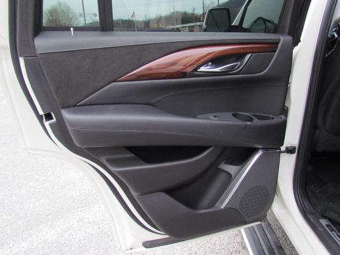 Used 2015 Cadillac Escalade Premium image 13
